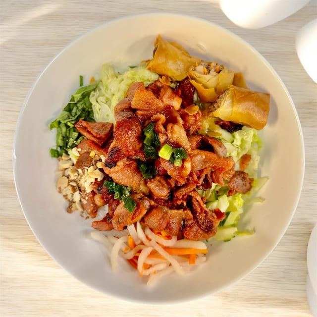 P8. Vietnamese Grilled Pork and Rice Noodles – Bún Thịt Nướng.